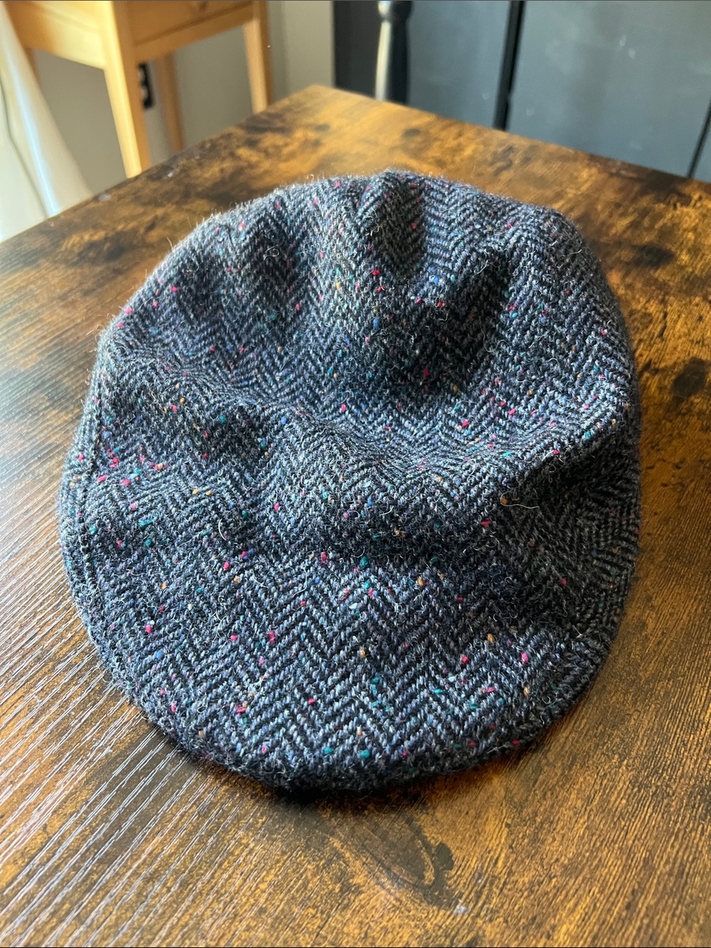 Vintage Men's Gray Herringbone Tweed Flat Cap with Multicolor Flecks